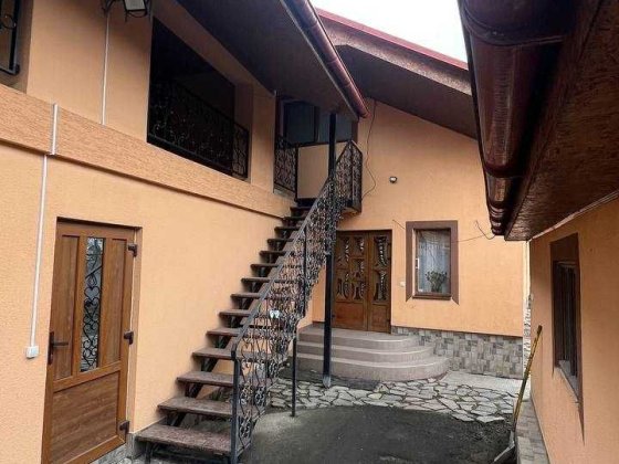 Будинок 185 кв м з ремонтом на 9 сот ділянці з виходом до річки Мукачеве