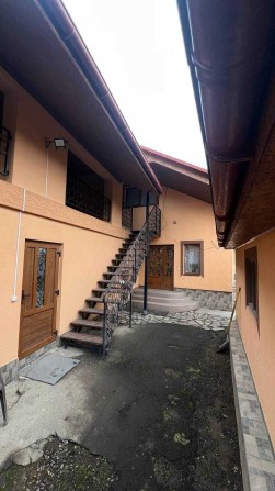 Будинок 185 кв м з ремонтом на 9 сот ділянці з виходом до річки - фото 1