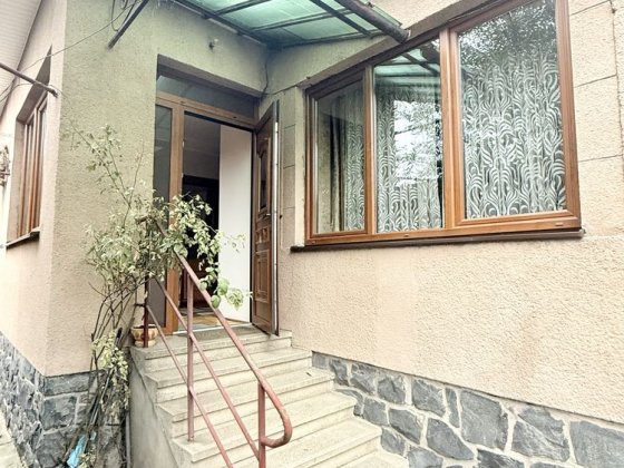 Вулиця Шевчена, Будинок - половина булинка, окремий двір Мукачево