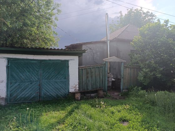 Продається будинок в центральній частині міста район мебельної фабрики Нежин