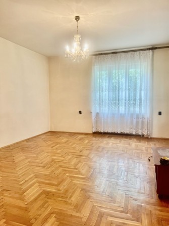 Продаж місткого напівособняка на тихій вулиці - фото 1