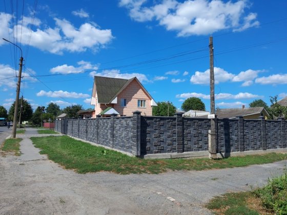 Ппродам двоповерховий будинок Звягель