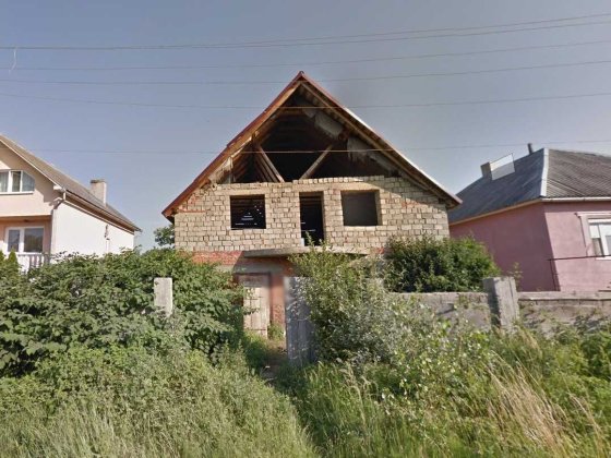 Будинок біля замку Паланок | 241 м² | 6 соток | готовий конструктив | тихий район Мукачеве