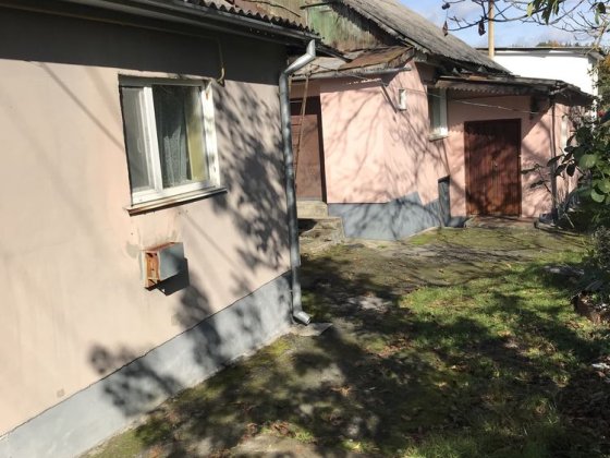Частина будинку 112 кв.м на 3 окремі входи в центрі міста Звягель