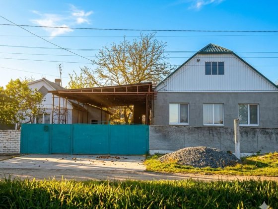 Продається будинок на березі річки у місті Самар