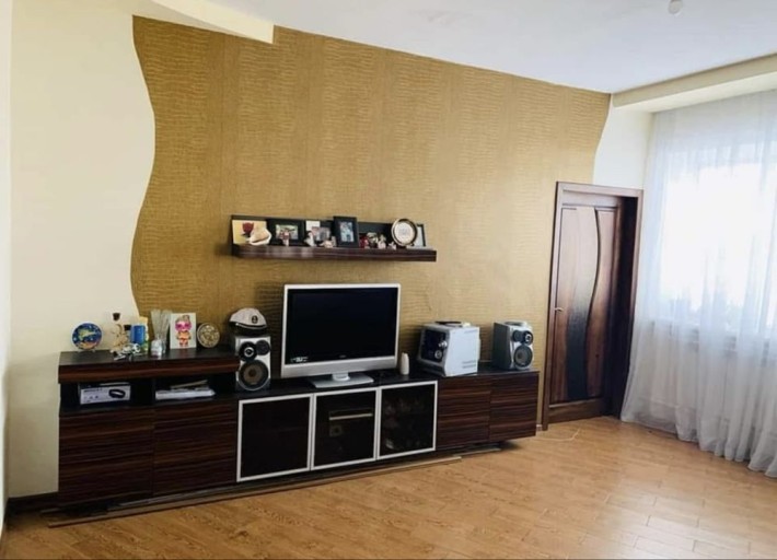 Продаж будинку на березі річки - фото 1