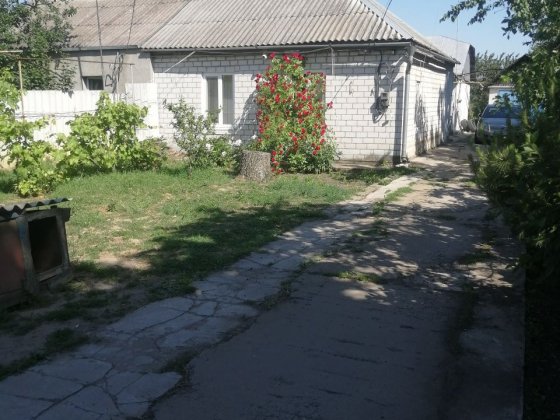 Продам  полдома  +  дом.