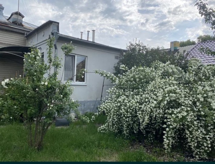 Продам 2 автономні частини будинку по 80 м² у центрі Павлограда - фото 1