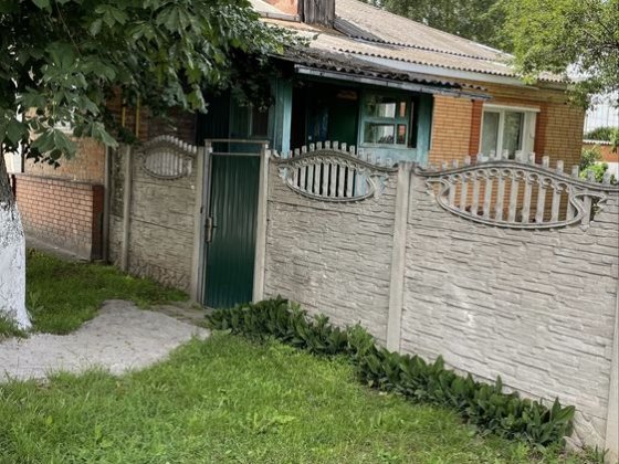 Продається частина будинку в  центрі м.Ромни