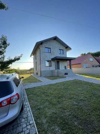Продам  двоповерховий будинок з жилим підвалом - фото 1