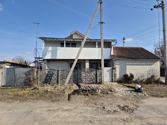 Продам пів будинку район 1 школи Светловодск