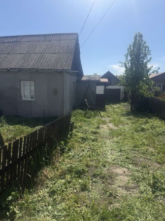 Продам Пів будинку з можливостю добудування , город , гараж - фото 1