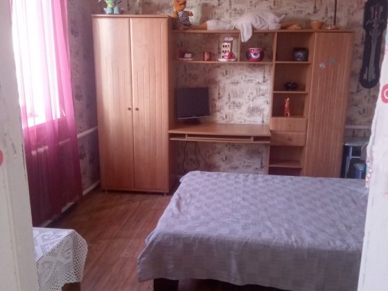 Дом .  + Земля 10соток . На центральном  рынке . Можно и под бизнес Старокостянтинів