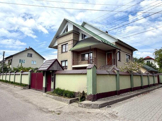 ПРОДАЖ БУДИНКУ В м. СТРИЙ вул. Героїв Берестечка Стрий