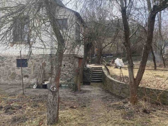Дачна ділянка з будинком Фастів