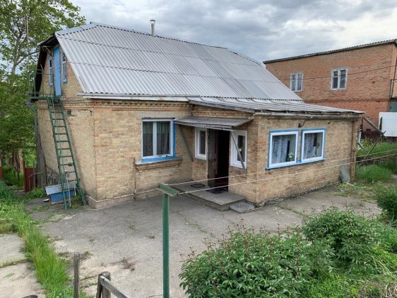 БЕЗ КОМІСІЇ,від власника  будинок з цегли  800  тонн ФУНДАМЕНТІВ   110 м  2 гаражі, гостьовий Фастов