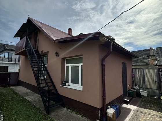 Будинок 100 м² (частина будинку) Хуст
