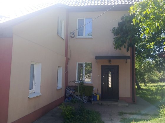 Продається двух поверховий 1/2 будинку Фастів