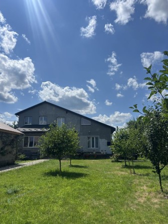 Будинок + озеро + басейн = ідеальний простір для життя - фото 1