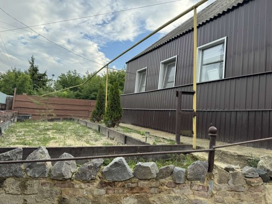 Продам добротний будинок у Чугуєві