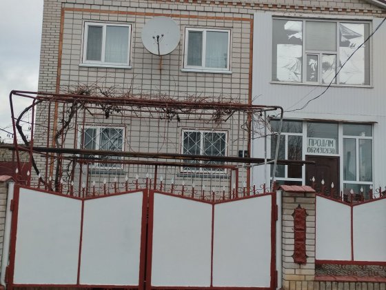 Продається добротний двоповерховий будинок Ладыжин