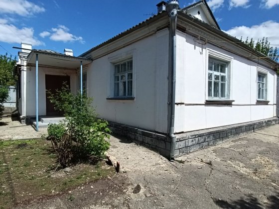 м. Тульчин Продається просторий 4-кімнатний будинок з ділянкою біля школи! Тульчин