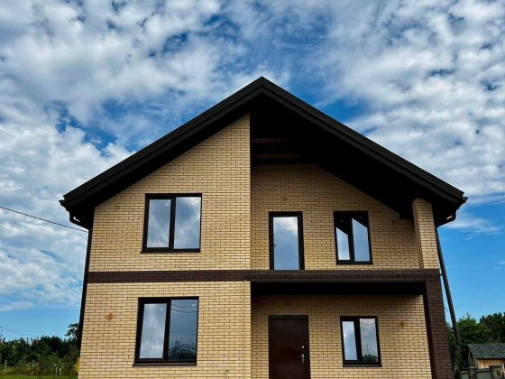 Продаж 2-поверхового будинку з ділянкою на 8 соток, 145 кв. м, 4 кімнати, на вул. Українська, с. Лук Лука-Мелешковская