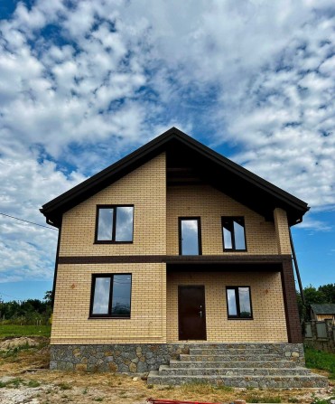 Продаж 2-поверхового будинку з ділянкою на 8 соток, 145 кв. м, 4 кімнати, на вул. Українська, с. Лук - фото 1
