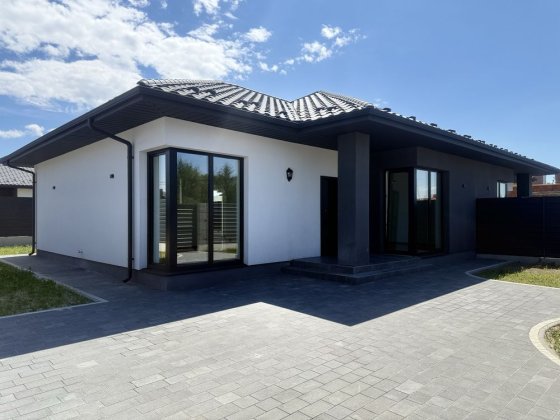 Продаж дуплексу з ремонтом с. Струмівка 82м.кв. 3,1 сотки землі. Струмовка
