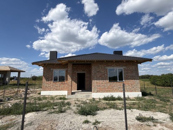 Продаж окремий будинок в престижній локації — с. Боратин Луцький район Боратин