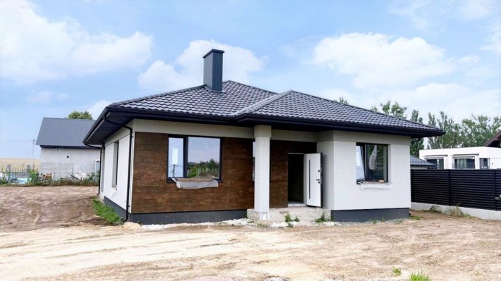 Сучасний будинок з терасою у селі Боратин . - фото 1