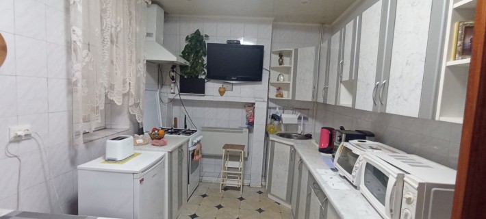 Продам 2х этажный дом в Подгородном, все коммуникации , ухоженный двор - фото 1