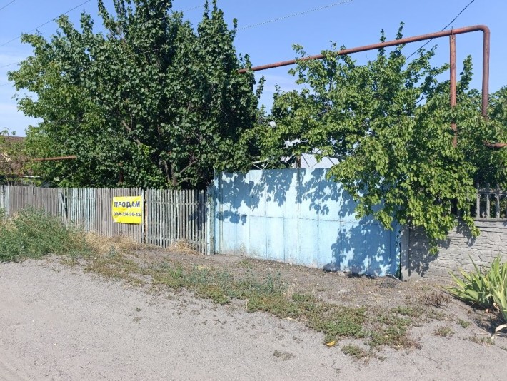 Продам 18 соток+ домик  Подгородное, Центральная улица - фото 1