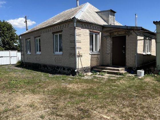 Продається доглянутий будинок 68,4 м² із земельною ділянкою 15 соток Синельниково