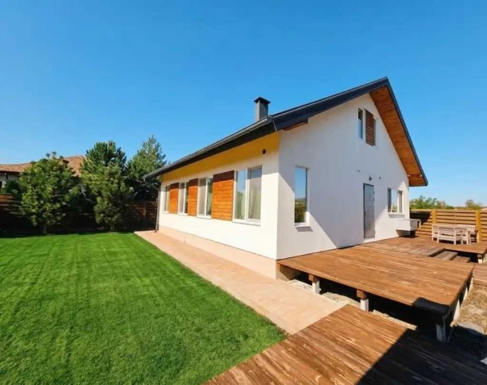 Продам новый дом с ремонтом в Новоалександровке - фото 1