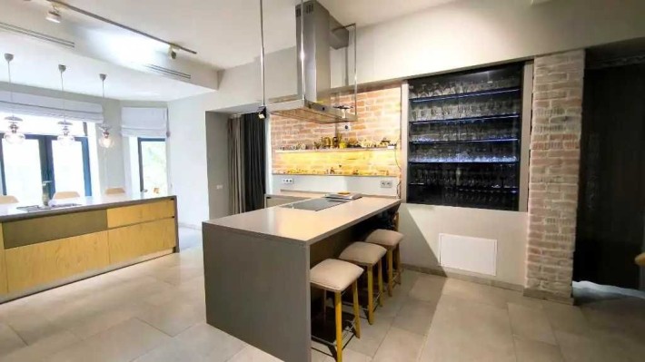 Продам 7-комнатный дом в Новоалександровке - фото 1
