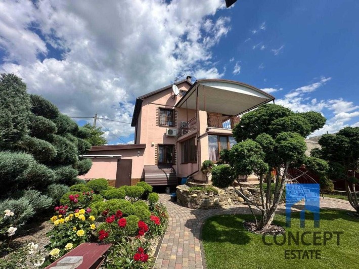 Продам дом с красивым ландшафтным дизайном в Новоселовке! - фото 1