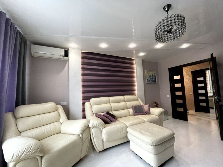 Продам 3 к кв. з ремонтом Вул. Набережна Перемоги 134 - фото 1