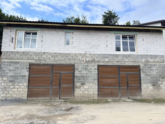 Продам будинок з гаражами