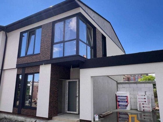 Продаж 2-поверхового дуплексу, Минай Мінай