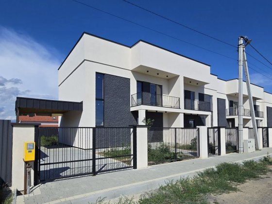 ПРОДАЖ КОТЕДЖІВ 116,1 м² / 2.7 сотки / газове опалення / гарна локація Сторожница