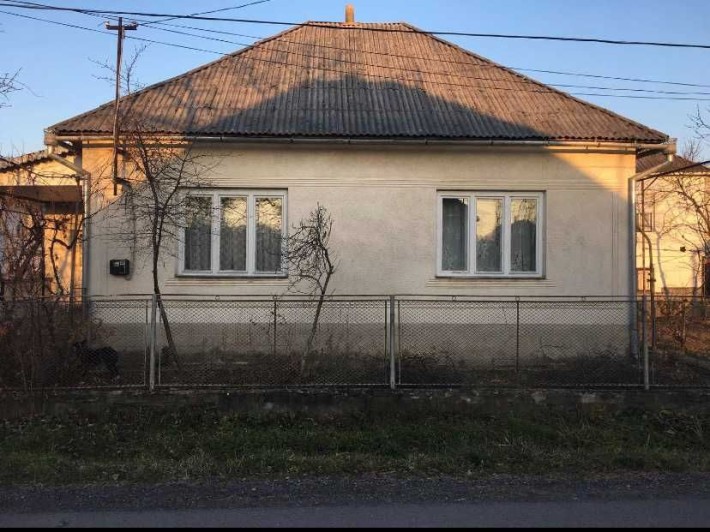 Продам будинок із земельною ділянкою недалеко від центру м. Іршава - фото 1