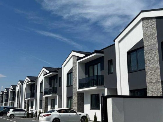 Продаж кутового таунхаусу, New Village Сторожница