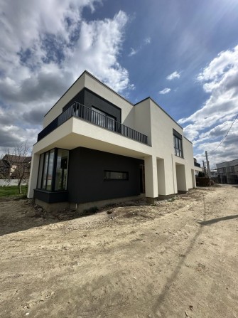 Стильний дуплекс на здачі в селі Угорники, міські комунікації розтермінування до 27 року - фото 1