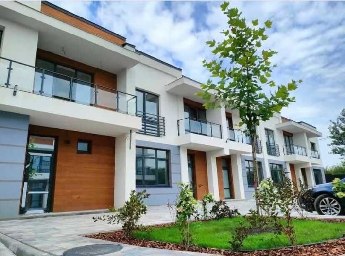 Продаж готового до ремонту ТАУНХАУСА з виглядом на Вовчинецькі гори - фото 1