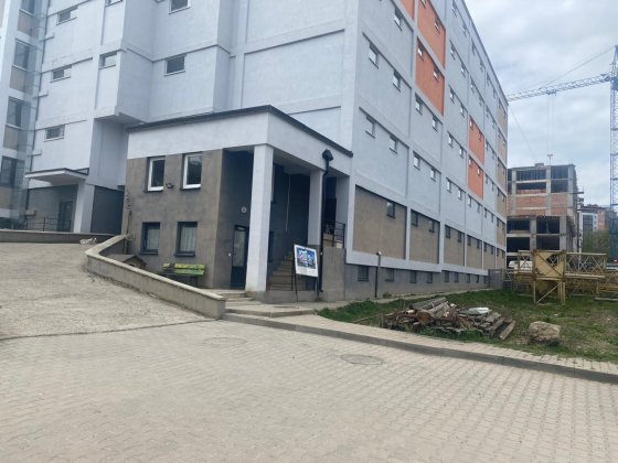 Здається гараж в гаражно-паркувальному комплексі «Сузірʼя» вул. Героїв Майдану Черновцы
