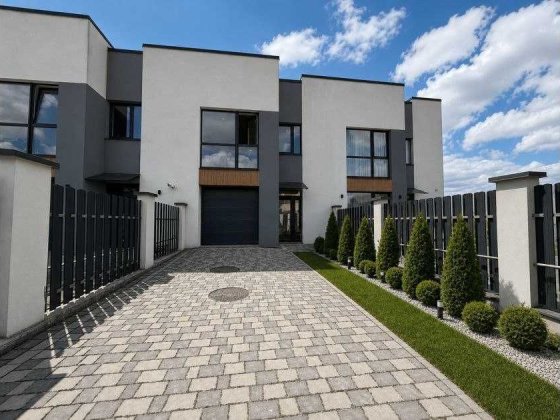 Продам зданий таунхаус у Вовчинцях. Готовий до ремонту. Є власний підвал! Вовчинець