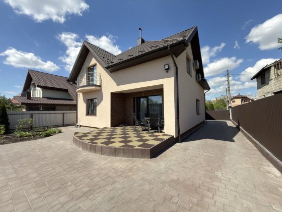 Продаж сучасного будинку з виходом до річки Вовчинець