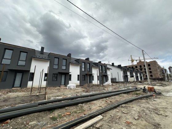 Продам готовий до ремонту будинок,Крихівці.