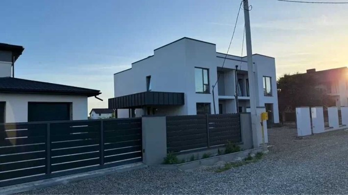 Продаж дуплекса в Крихівцях 137м2, 3.5сот з навісом для авто - фото 1